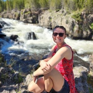 Meet your Posher, Emily